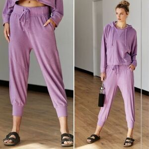 Free people movement radiant joggers light purple terry cloth women’s‎ size M